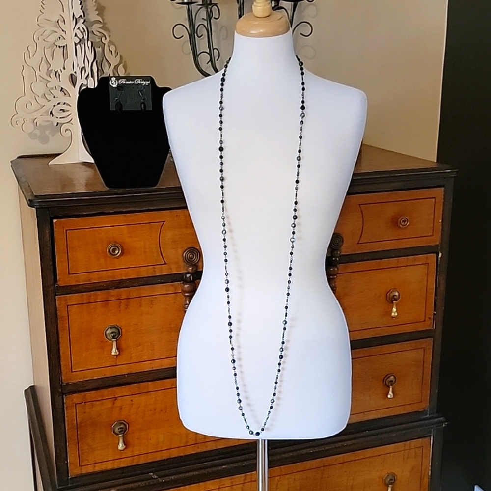 Arabian Knights long black necklace with jet earrings